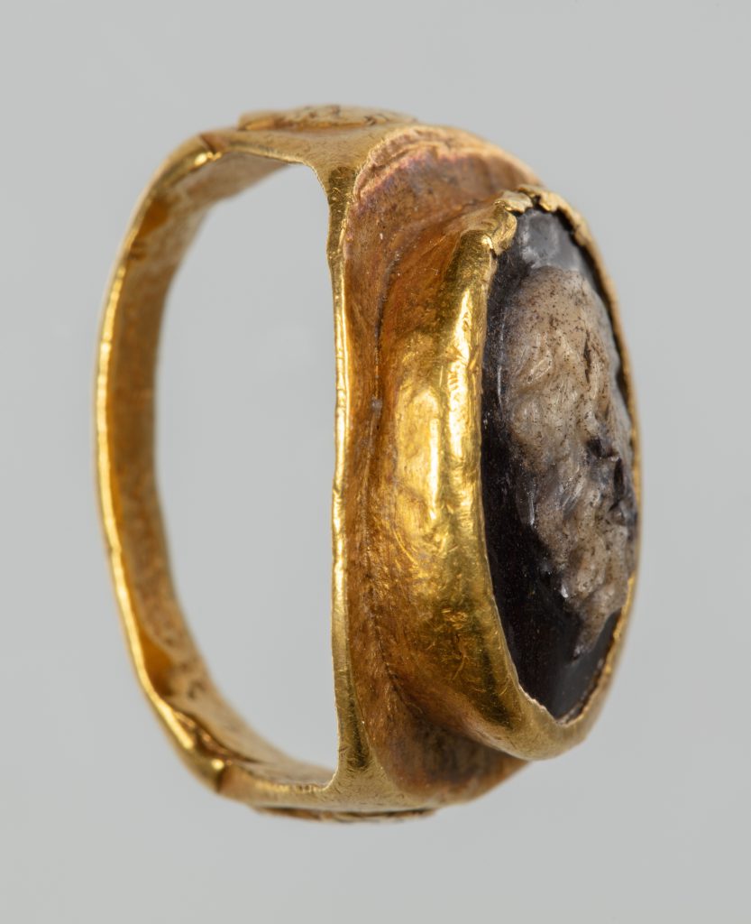 Alternate view of Gold ring with a black and white sardonyx cameo in its center.